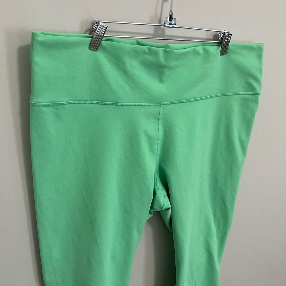 NWT Fabletics Power Hold High Waist Capri Leggings  Mint Green - Picture 3 of 11